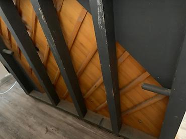 Клавишные инструменты: Oktava modeli piano – akustik Xüsusiyyətlər: - Tip: Şaquli (upright) — 4