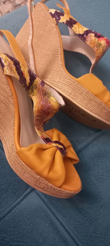 обувь для танцев: Новые кожаные турецкие босоножки на платформе. Брали в "Lione". Размер
