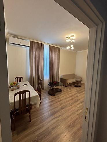 Şəhərin mərkəzində yerləşən bu mənzil rahat yaşayış üçün ideal