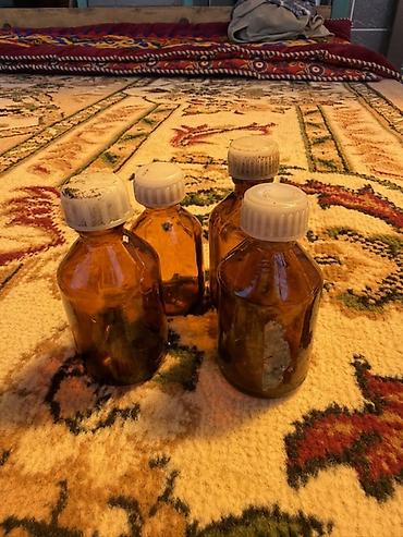 крышки от бутылки: Стеклянные аптечные флаконы коричневого (янтарного) цвета с винтовыми — 7