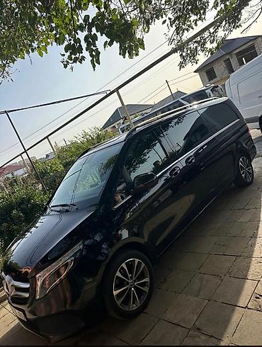 Mercedes-Benz: Mercedes‑Benz V‑Class (qara, uzun baza) – komfortlu və geniş premium — 1