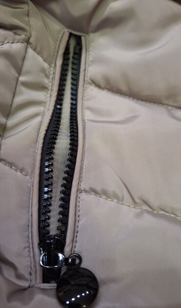 Zimske jakne: Ženska zimska jakna sa kapuljačom i krznom koji se skidaju — 8