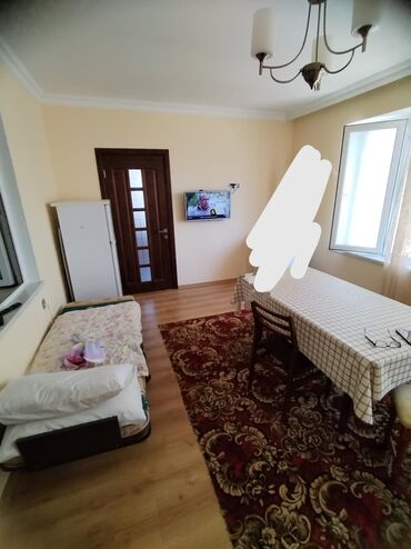 Комнаты: Bineqedide sentralnida 3 mertebesi binanın 2 mertebesinde 3 otaqli ev