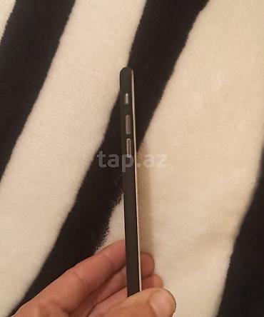 20 l su: IPhone 7, 32 GB, Qara, Barmaq izi — 3