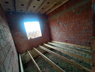 Həyət evləri və villaların satışı: Təcili Satılır : 39000 Azn

1.5 sotun içində

 Evin Ümumi sahəsi 95 kv — 9