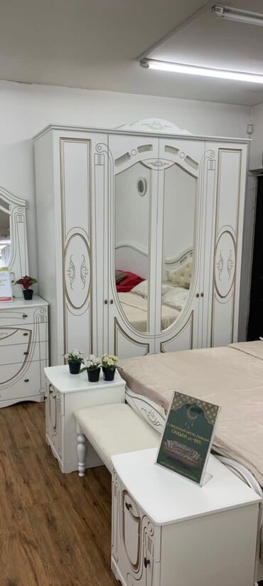 туалетное зеркало: Спальный гарнитур, Двуспальная кровать, Шкаф, Комод, цвет - Белый, Б/у