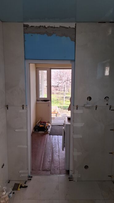 Укладка плитки: Подготовка стен для грунтовки, Резка плитки, Гидроизоляционные работы | Керамическая плитка, Керамогранитая плитка, Мозаичная плитка | Горизонтальная укладка, Раскладка в разбежку, Раскладка ковром Больше 6 лет опыта — 19