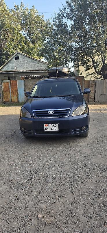 700000: Toyota Ipsum: 2001 г., 2 л, Механика, Бензин, Минивэн — 1