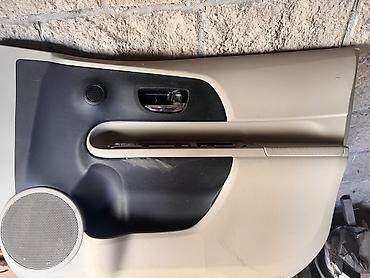 prius plus: Продаю б/у ( после ДТП, но восстановить можно, дефицитные детали) — 4