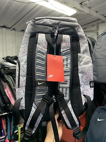 Рюкзактар: Рюкзак Nike с принтом “крап” (белая основа, черно‑красные точки) - — 2