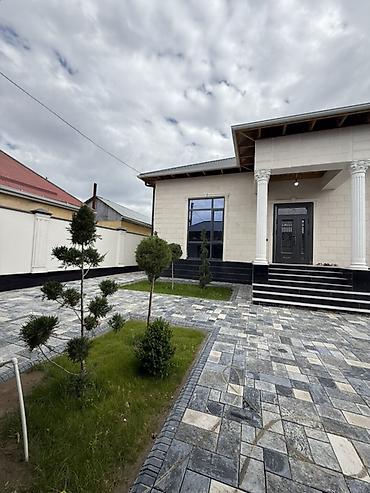 Продажа коттеджей и домов: Продаётся современный одноэтажный дом с дизайнерской отделкой и at lalafo.kg — 1 Продажа коттеджей и домов: Продаётся современный одноэтажный дом с дизайнерской отделкой и — 1