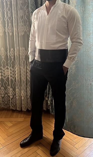 Kişi geyimləri: Smokinq, beylik kostyum. 1 defe istifade edilib. Yeniden sechilmir — 1