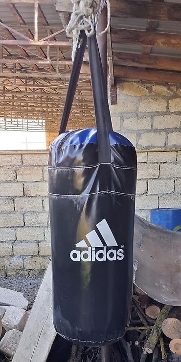 İdman alətləri: 67 sm, asma boks kisəsi - Rəng: qara, üst hissəsi mavi - Material — 1