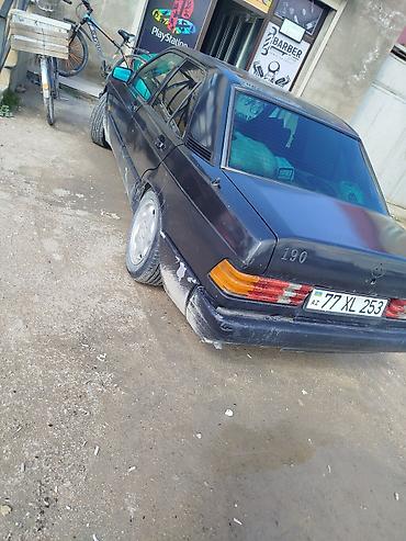190 ehtiyat: Mercedes-Benz 190 (W201) sedan - Kuzov: 4 qapılı sedan, qara rəng - — 1