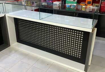 mağaza üçün konteyner: Salam . Vitrinlər çox ideal vəziyyətdədir. Çox bahalı materiallardan