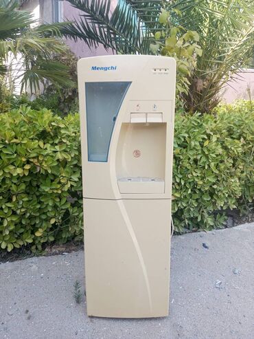 dispenser su aparati: Su dispenseri a işlənmiş real alıcı yazsin