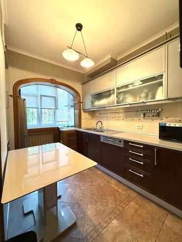 квартира на долгое время: 3 бөлмө, 61 кв. м, 105-серия, 2 кабат, Евроремонт