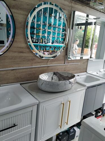 led tablo: Dəyirmi formalı, işıqlandırmalı güzgü, müasir hamam və ya qonaq