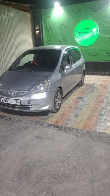 туманик хонда фит: Серебристый хэтчбек Honda Fit с российскими номерными знаками