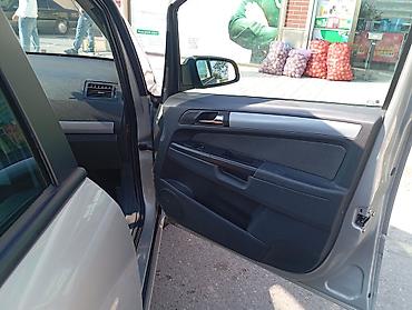 Opel: Opel Zafira, gümüşü rəng, 7 yerlik (3 cərgə oturacaq) minivan — 10