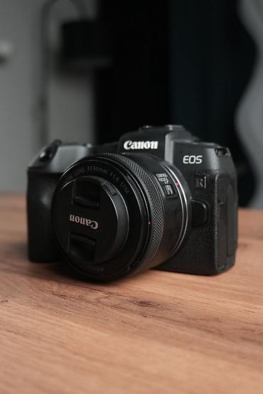 Фотоаппараты: Беззеркальная камера Canon EOS R с объективом Canon RF 50mm F1.8 STM — 1