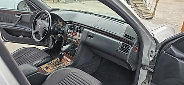 lexus ct 200: Mercedes-Benz E 320: 3.2 l | 2001 il Sedan — 5