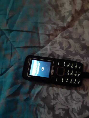 Ostali mobilni telefoni: Telefon Max Com ispravan telefon je na dve kartice i memorijska — 8