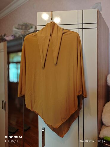 Hicab: Məhsul təsviri: - Qadın üçün rahat geyim və aksessuar seti. - 2 ədəd — 1