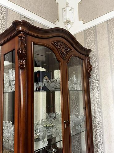 isqaflar: Təzədir. Evdən köç ilə əlaqədar satılır. Qırığı yoxdur. Hündürlüyü - — 3