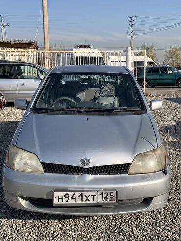 нехия 1: Toyota Platz: 2001 г., 1 л, Автомат, Бензин, Седан