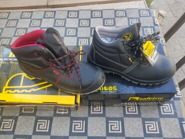 замшевые женские ботинки: 2 eded 43 olcu is ucun batinka qirmizi 30azn boz 40azn yenidi