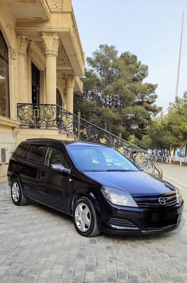 Su nəqliyyatı: Opel Astra H Caravan (Universal) – qara rəng, 5 qapı, geniş yük həcmi