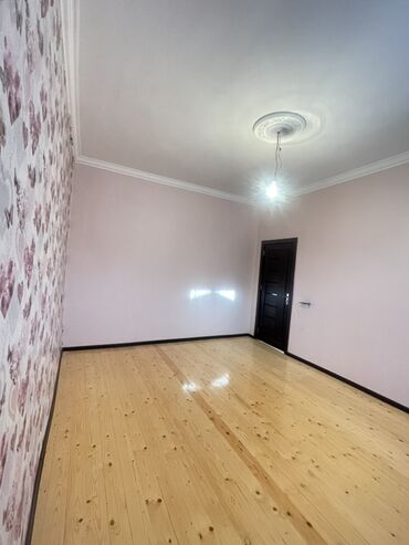 Uzunmüddətli kirayə mənzillər: Bu mənzildə taxta döşəmələr, müasir divar kağızları və geniş — 2