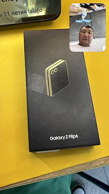 Samsung: Samsung Galaxy Z Flip6, Б/у, 256 ГБ, 1 SIM, eSIM — 4