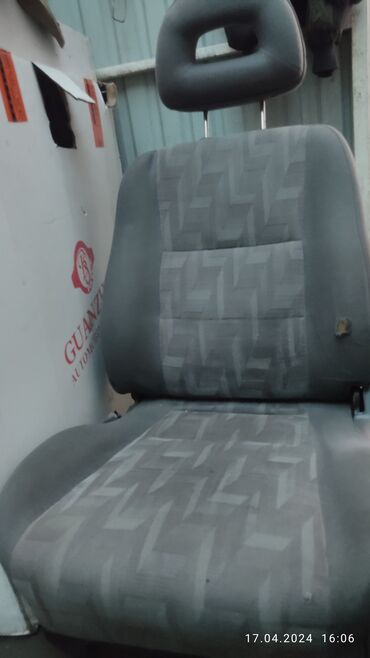 кронс: Переднее сиденье, Ткань, текстиль, Mazda 1993 г., Б/у, Оригинал