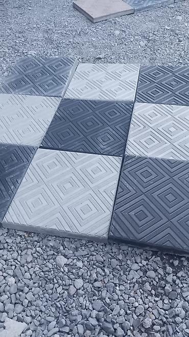 Тротуарная плитка: Тротуарная плитка 

- Формат: квадрат 30×30 см
серая 500
цветная 550 — 6