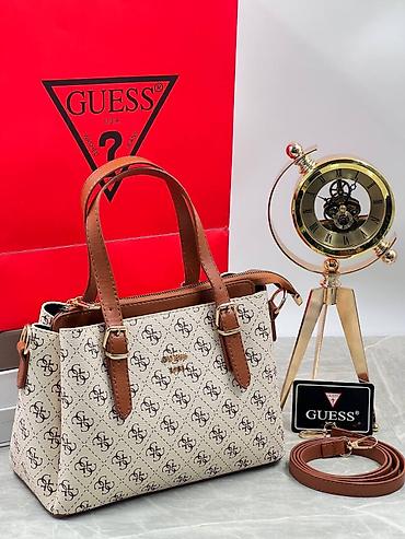 Torbe: Ženske torbe 
4900 din
pb — 3