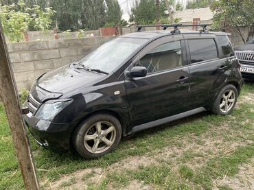 Toyota: Toyota ist: 2003 г., 1.5 л, Автомат, Бензин, Хэтчбэк