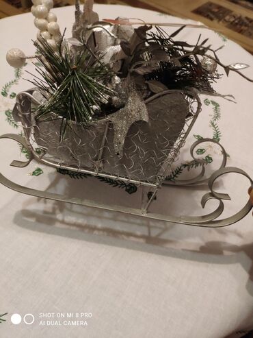 Yeni il oyuncaqları və bəzəkləri: Yeni il aksesuarları. 10-15-20₼ Yeni il xonça və ekibanular da — 10