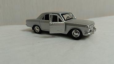 mini disk: Metall kolleksiya modeli – klassik sedan miniatürü - Korpus: tökmə — 2