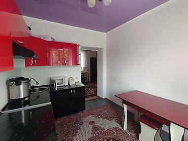 Продажа коттеджей и домов: Срочно продаю двух этажный дом в верхней части города Кара-Балта на — 8