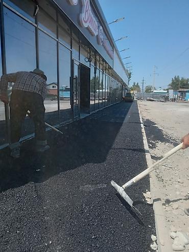 Коммунальная и дорожная техника: Услуги по укладке асфальта для создания прочных и долговечных дорожных — 8