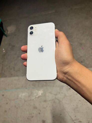 белая клавиатура: IPhone 11, Белый
