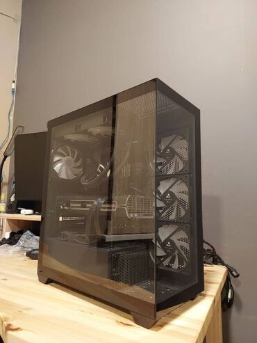 gopro 7: The Darknight Gaming PC Ryzen 7, RX5700XT Oyun kompüteri, ikinci əl