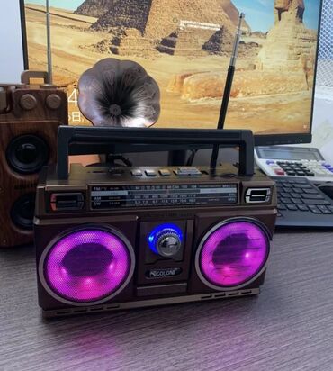 Zvučnici i stereo sistemi: Retro Radio prenosivi BT zvucnik sa LED svetlom Retro Radio Prenosivi — 8