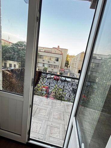 Günlük kirayə mənzillər: 3 otaqlı — 8