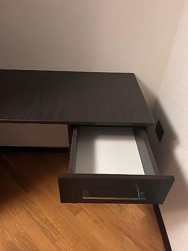 Düz masa, Polkalı, Siyirməli, Teksturalı laminat