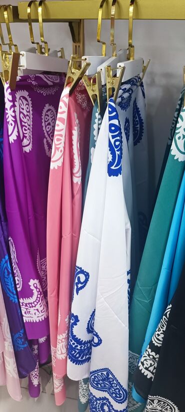 Baş geyimləri: Kelagayi böyük ölçülərdə.ipekler 35 m.ketan pambıq 30 m — 4