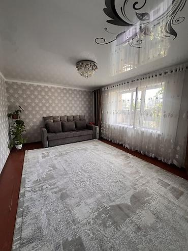 Продажа полдома: Продаю дом В селе Кунтуу, большой двор, 4 сарая, тапчан, навес — 14