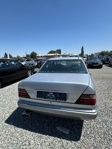 накидка на мерс: Mercedes-Benz W124: 1993 г., 2.2 л, Механика, Бензин, Седан